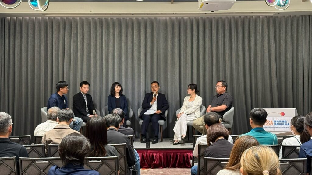 20251001論壇側拍 3